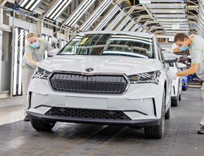 ŠKODA rozpoczęła seryjną produkcję elektrycznego SUV-a ENYAQ iV w fabryce w Mladá Boleslav
