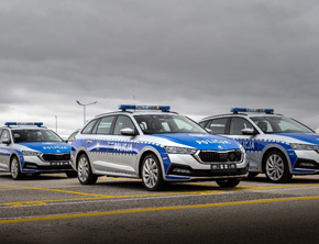Dynamiczne i ekologiczne ŠKODY OCTAVIA iV z napędem hybrydowym typu plug-in w służbie polskiej policji