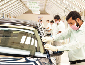 ŠKODA AUTO we współpracy z Grupą Volkswagen przekazuje milion euro na walkę z COVID-19 w Indiach