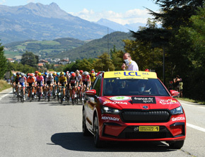 Moc kolarskich emocji. ŠKODA głównym partnerem Tour de France już po raz 18