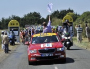 ŠKODA wręczyła statuetkę zwycięzcy Tour de France!
