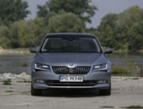 ŠKODA Superb otwiera nowe możliwości. Klasa premium stała się dostępna.