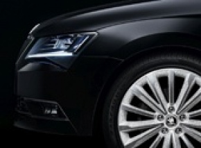 ŠKODA Superb „Black Crystal” błyszczy dzięki StarDust®