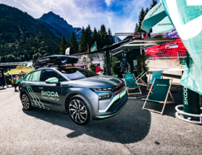 Mobilna kawiarnia na prąd: Škoda Elroq i Enyaq częstują kawą